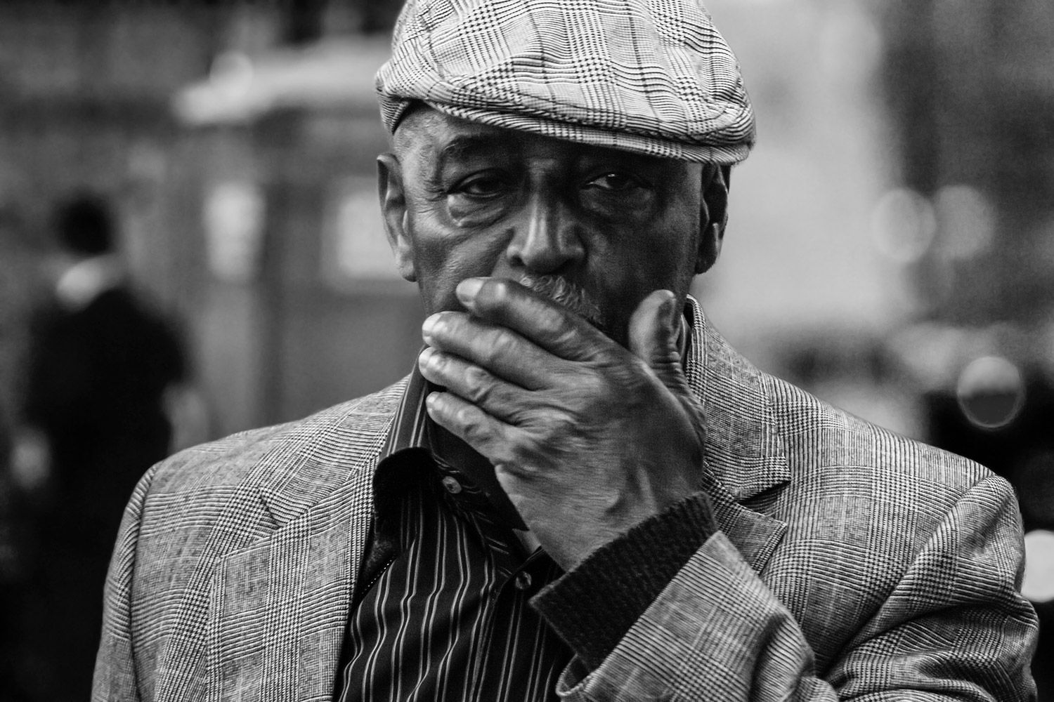 Ein Mann in den Straßen von New York. Foto: Simon Hollay. Vorlesung »Digitale Fotografie« an der DHBW Heilbronn.